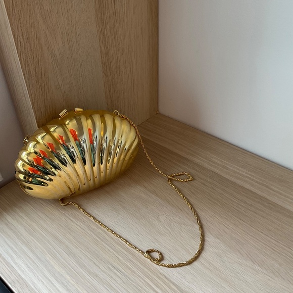 Gold Shell Evening small clutch - Picture 2 of 3